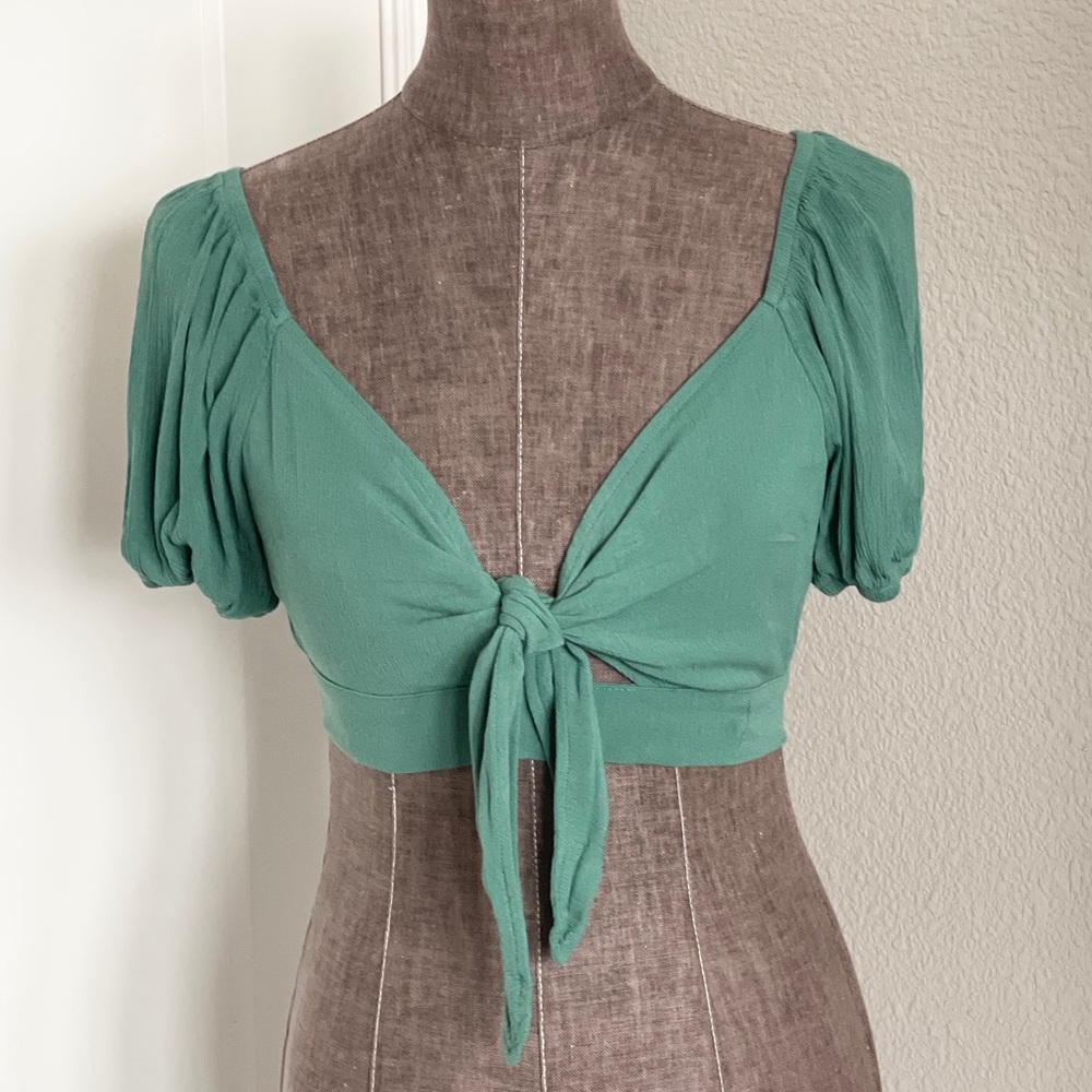 🖤 Wild Fable Puff Sleeve Tie Front Smocked Back Crop Top S